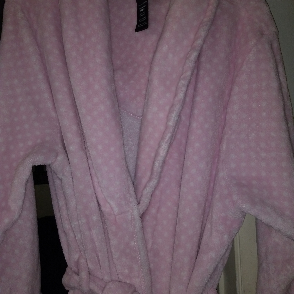 Super soft pick bath robe.